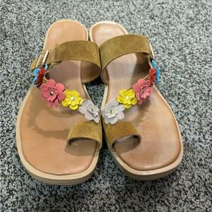 Sandals with flower embellishments